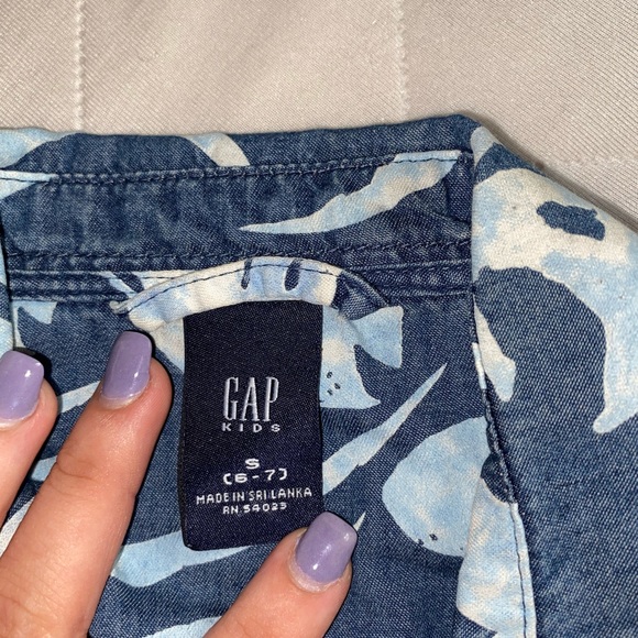 Button down - Picture 3 of 3